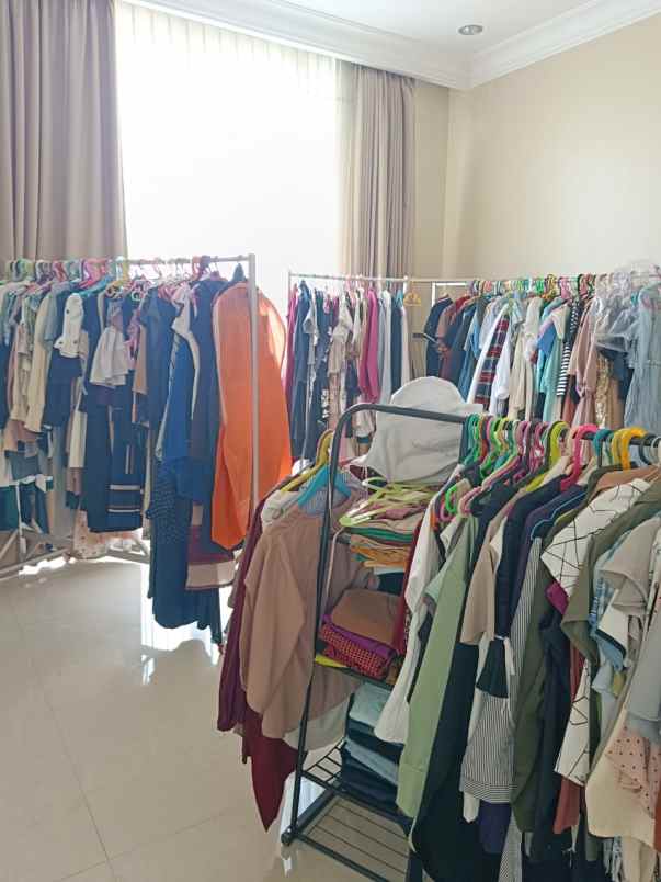 dijual rumah pakuwon indah