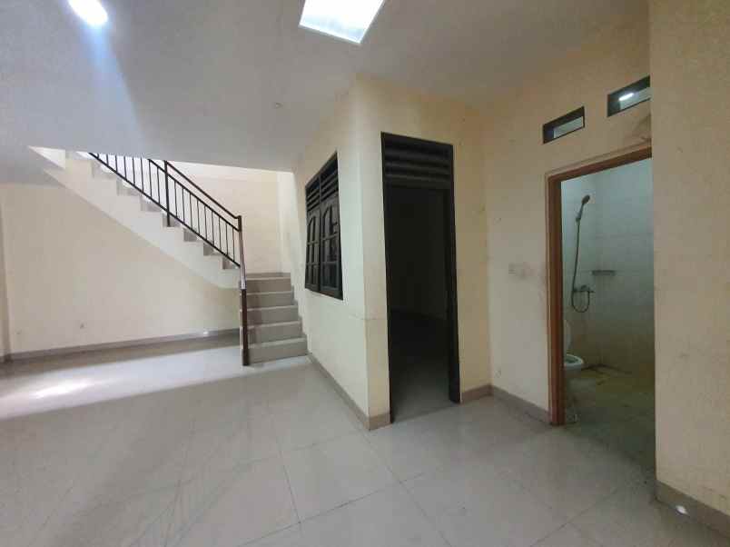 dijual rumah patria jaya