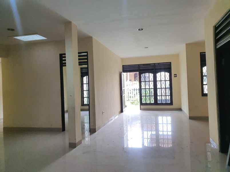 dijual rumah patria jaya