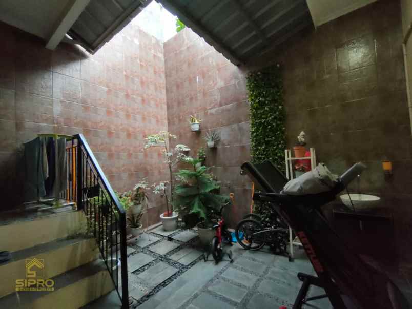 dijual rumah peninggaran kebayoran