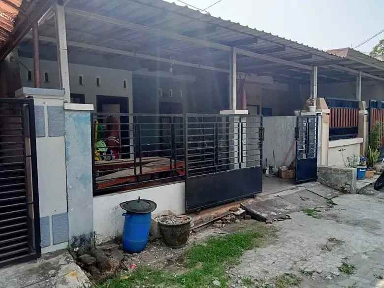 dijual rumah perum graha permata