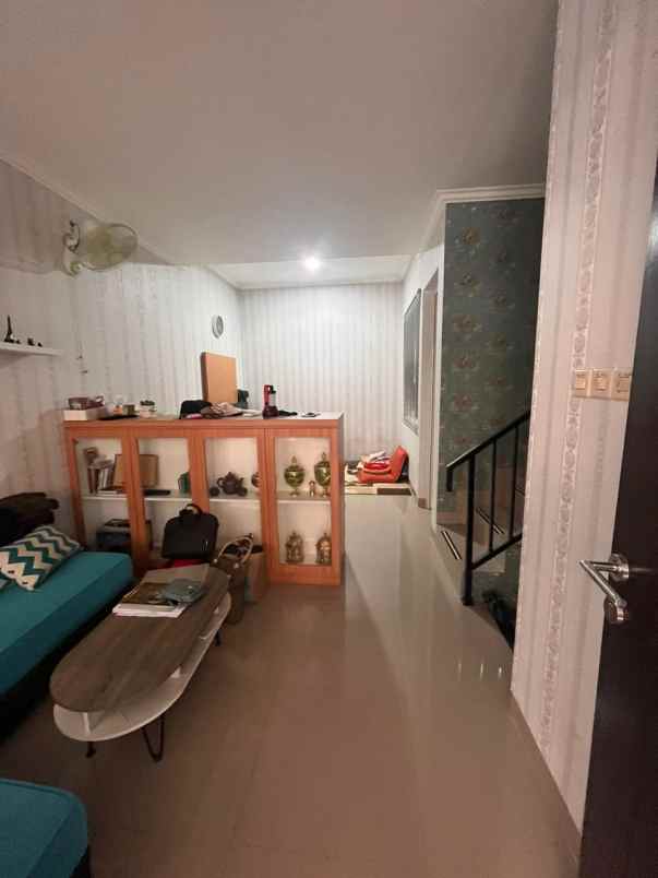 dijual rumah perumahan dharmawangsa