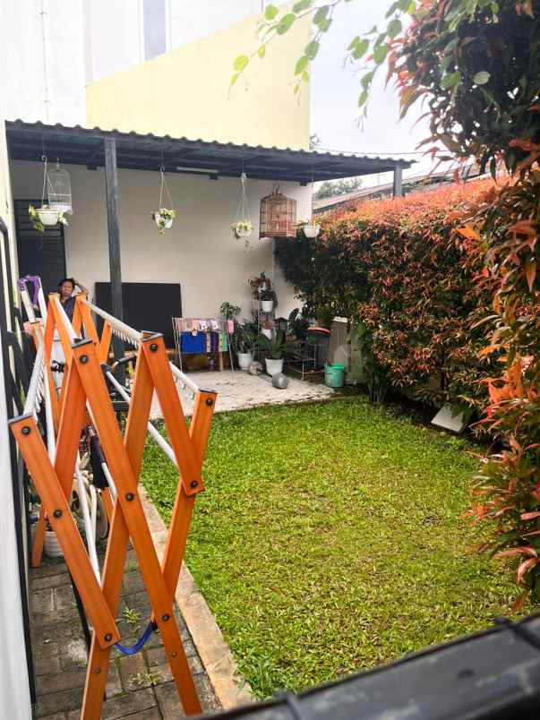 dijual rumah perumahan dharmawangsa