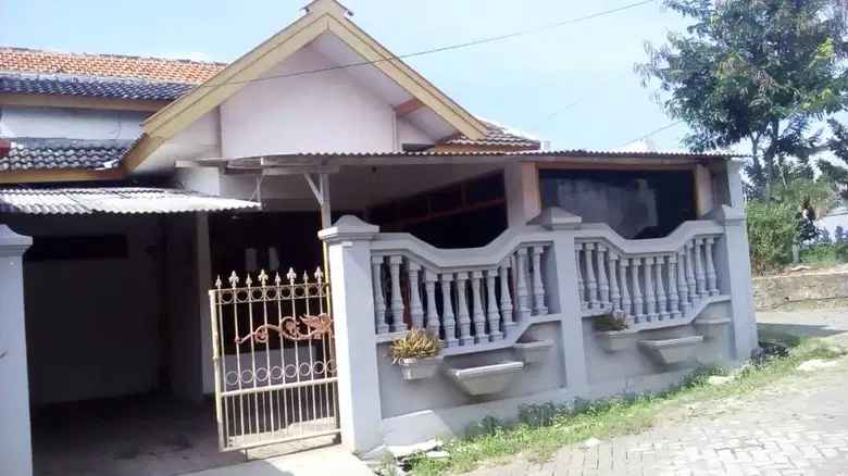 dijual rumah perumahan gedongombo