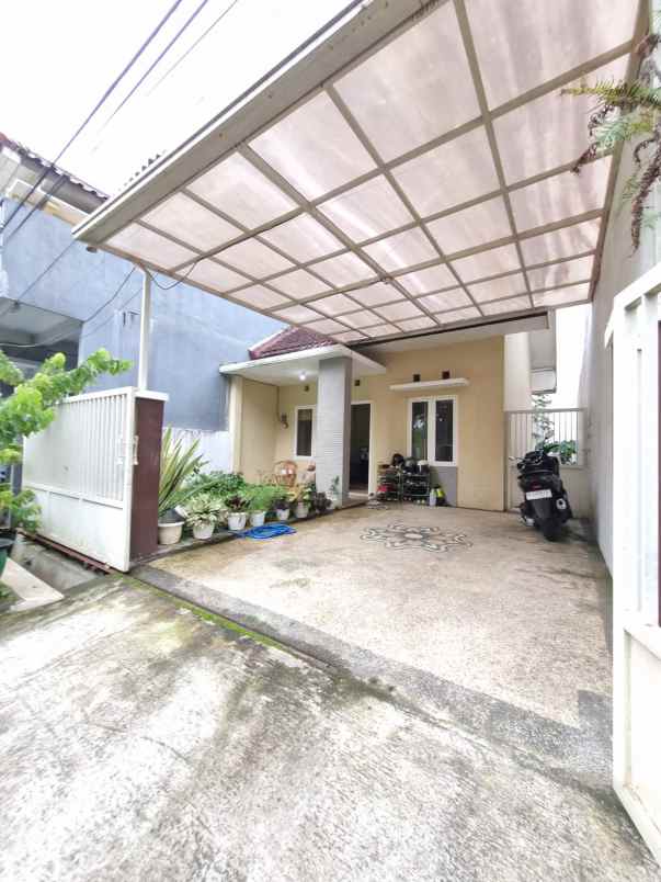 dijual rumah perumahan graha dewata