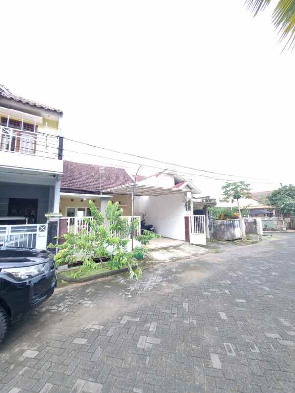 dijual rumah perumahan graha dewata