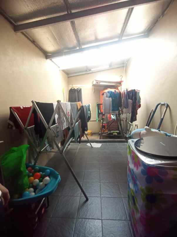 dijual rumah perumahan graha kalimas