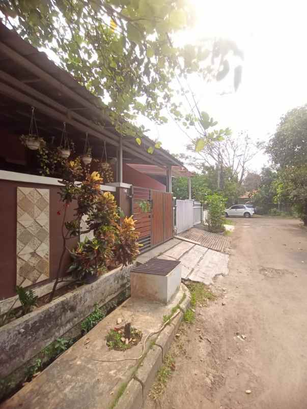 dijual rumah perumahan graha kalimas