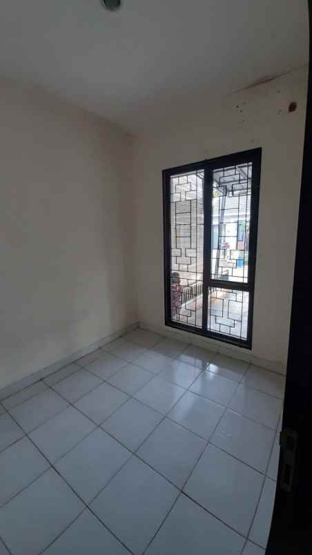 dijual rumah perumahan grand batavia