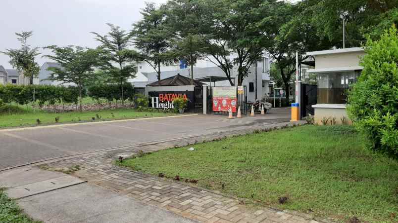 dijual rumah perumahan grand batavia