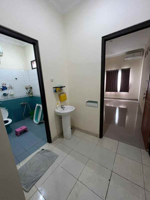 dijual rumah perumahan kemang pratama 2