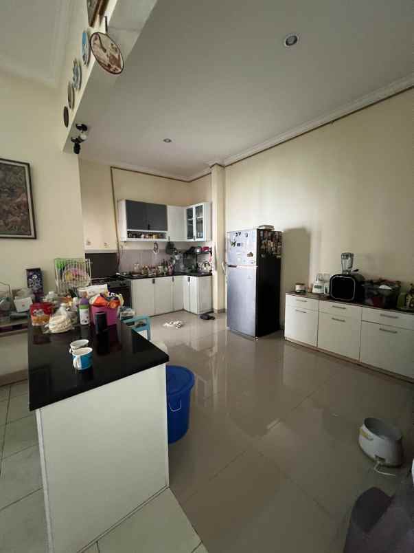 dijual rumah perumahan kemang pratama 2