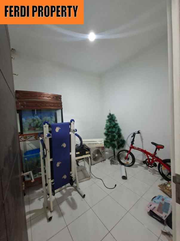 dijual rumah perumahan metland transyogie