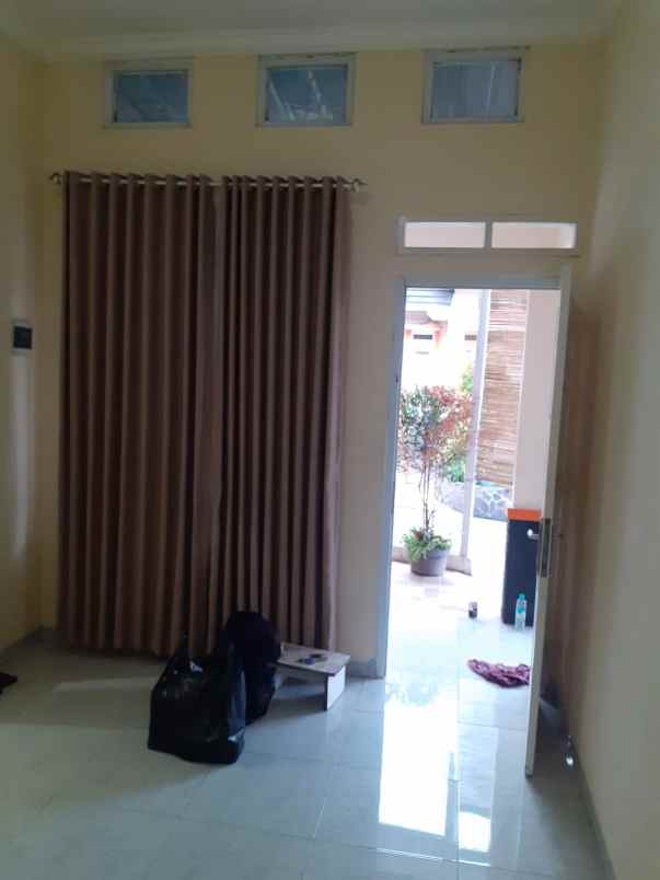 dijual rumah perumahan puri diara ii