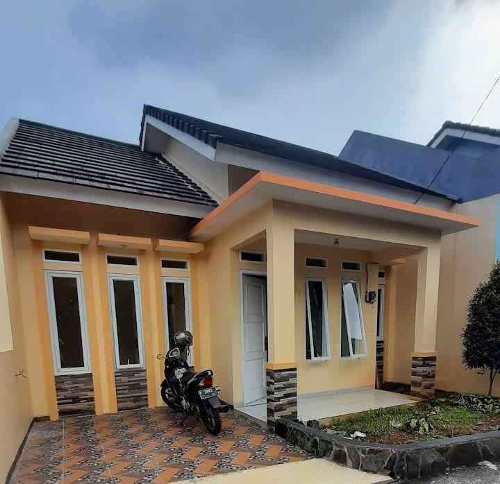 dijual rumah perumahan puri diara ii