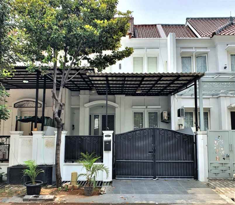 dijual rumah perumahan the royal