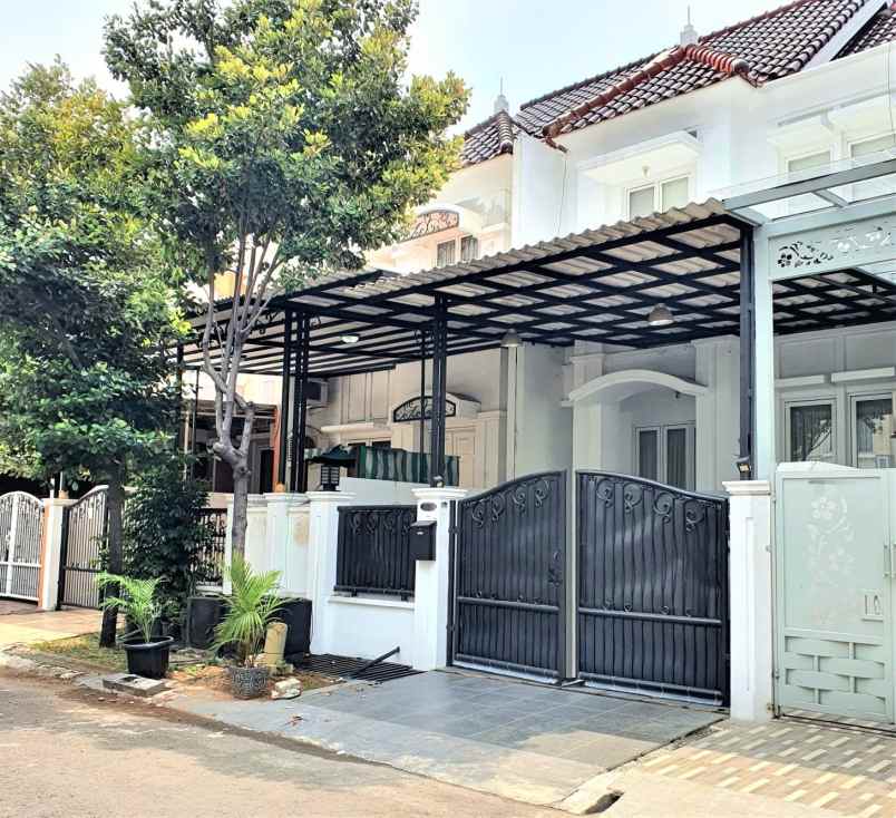 dijual rumah perumahan the royal