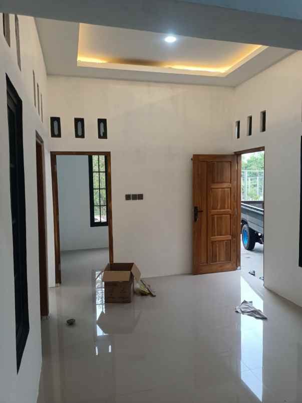 dijual rumah pucang anom