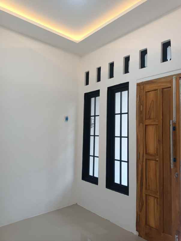 dijual rumah pucang anom