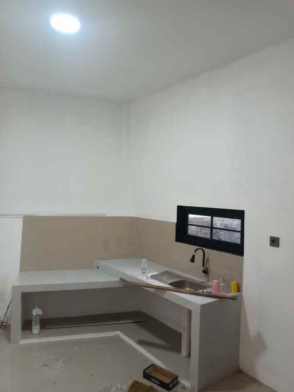 dijual rumah pucang anom