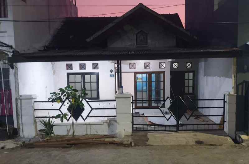 dijual rumah puri lidah kulon indah