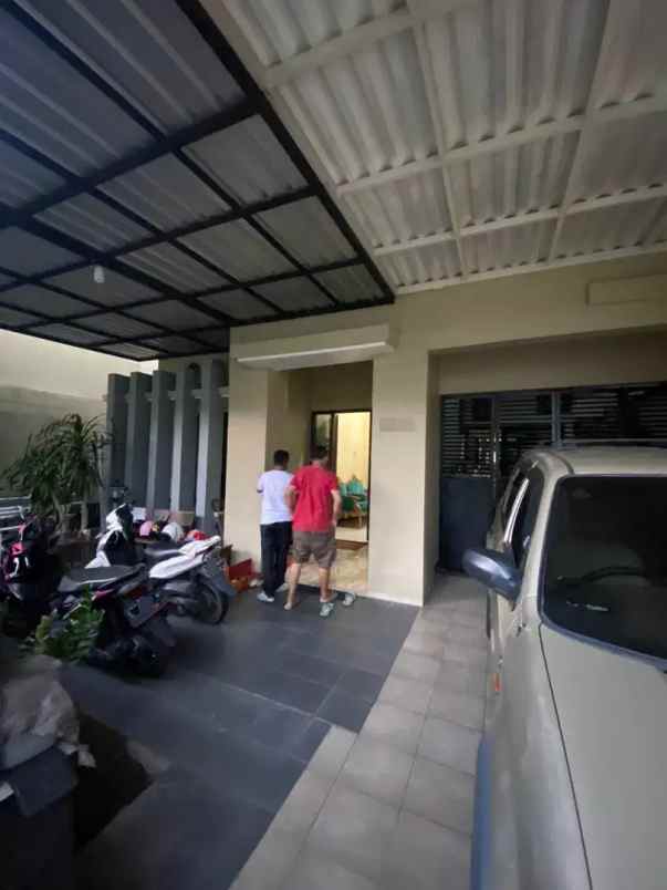 dijual rumah purimas jl pura besakih