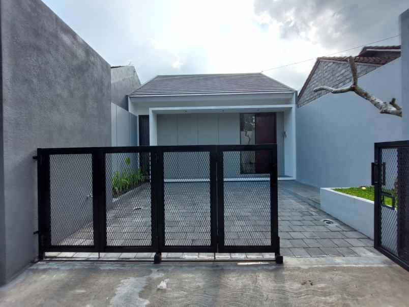 dijual rumah purwomartani