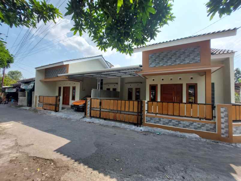 dijual rumah purwomartani