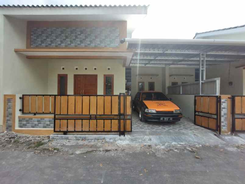 dijual rumah purwomartani