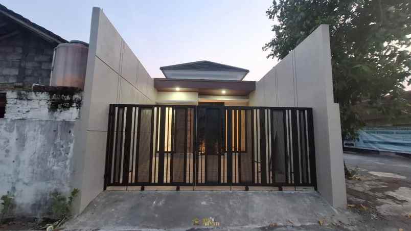 dijual rumah purwomartani