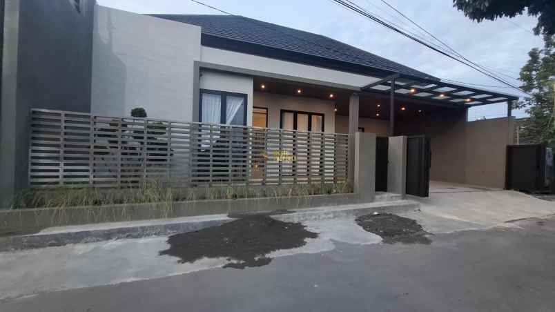 dijual rumah purwomartani kalasan