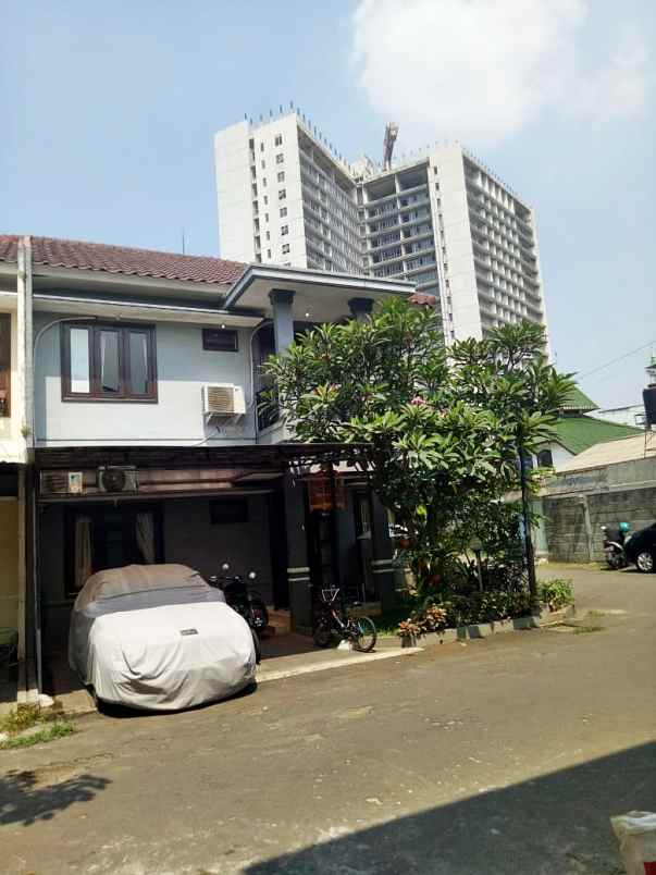 dijual rumah ragunan jakarta selatan