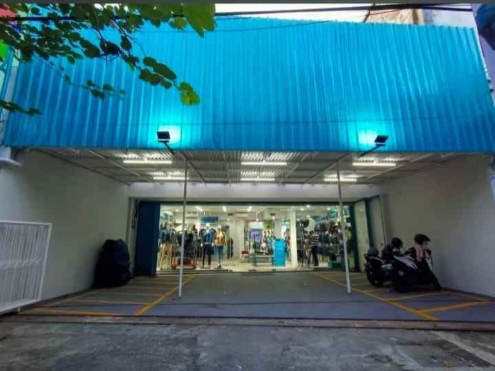 dijual rumah raya manyar