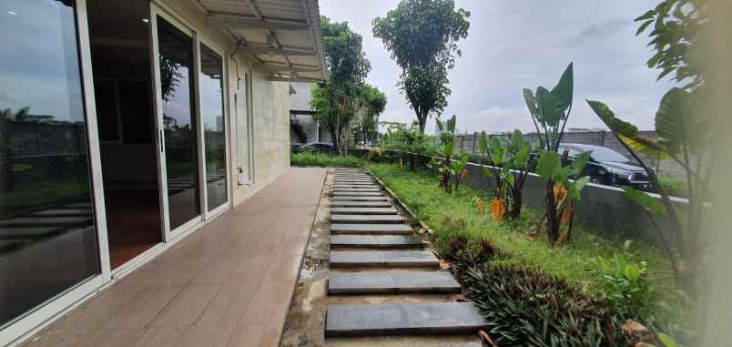 dijual rumah royal residence