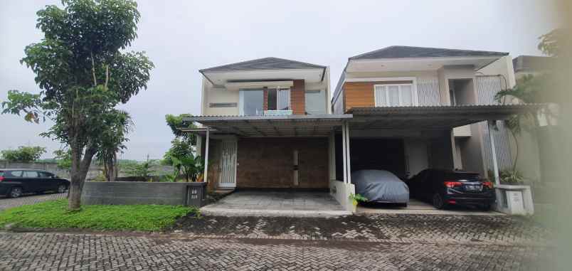 dijual rumah royal residence