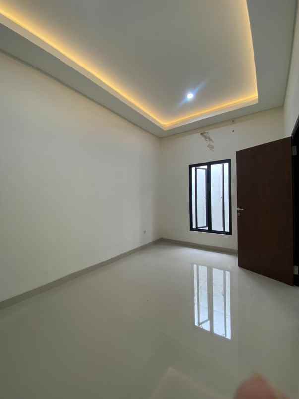 dijual rumah rungkut