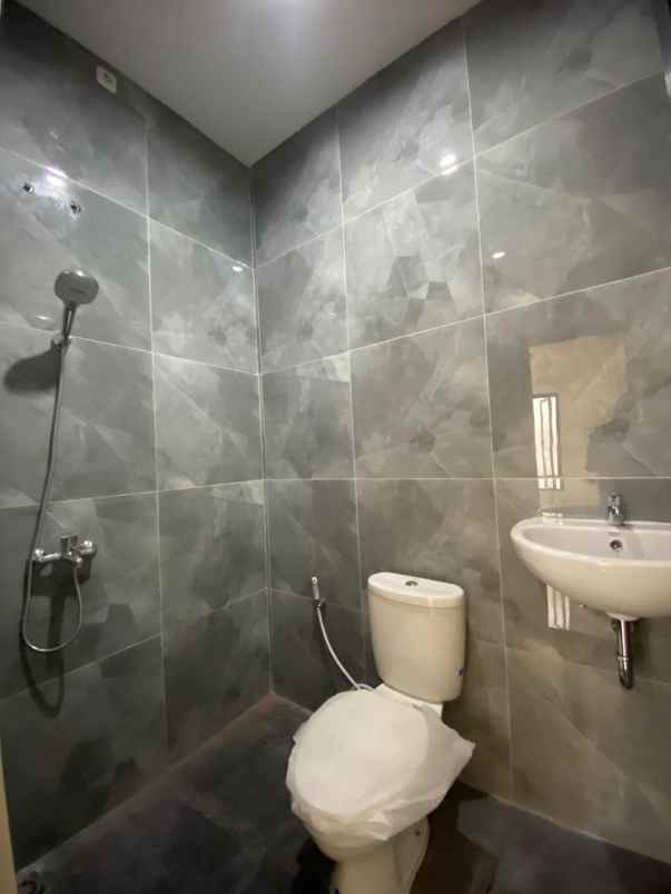 dijual rumah rungkut