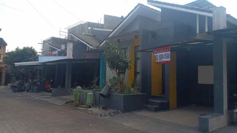 dijual rumah sariwangi