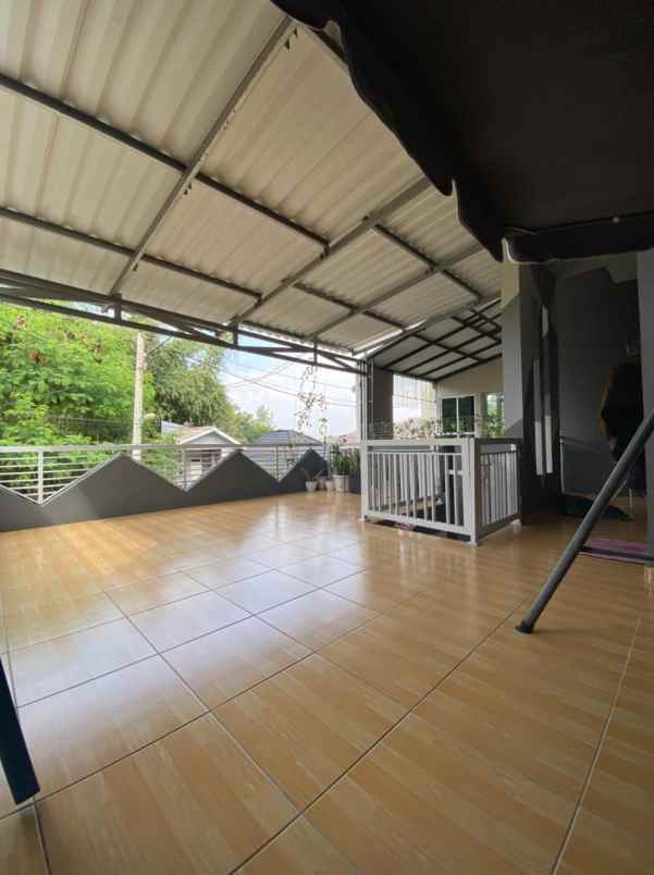 dijual rumah sariwangi