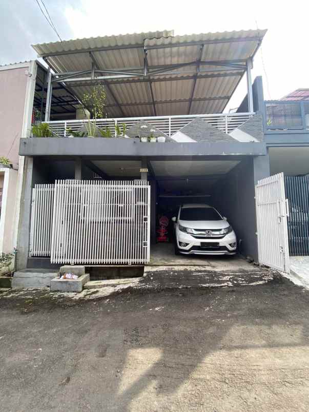 dijual rumah sariwangi