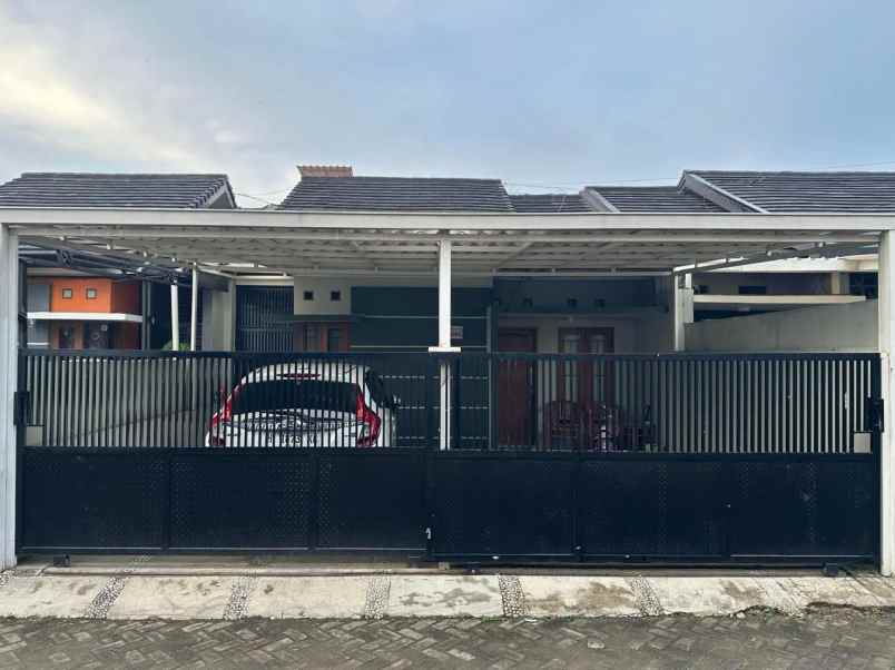 dijual rumah sariwangi