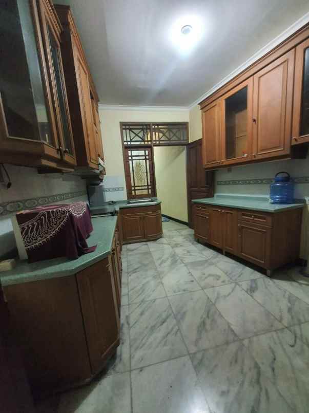 dijual rumah second besar dan luas di cibubur