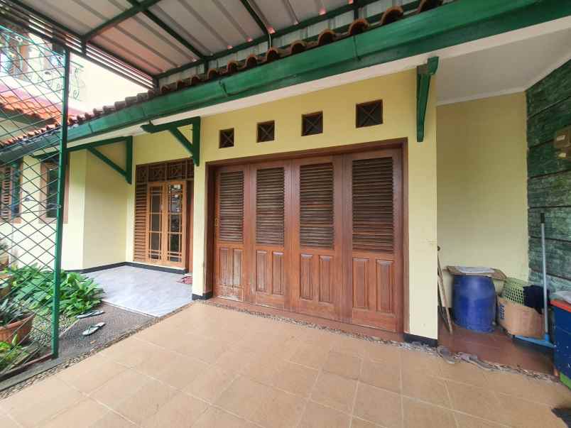 dijual rumah second besar dan luas di cibubur