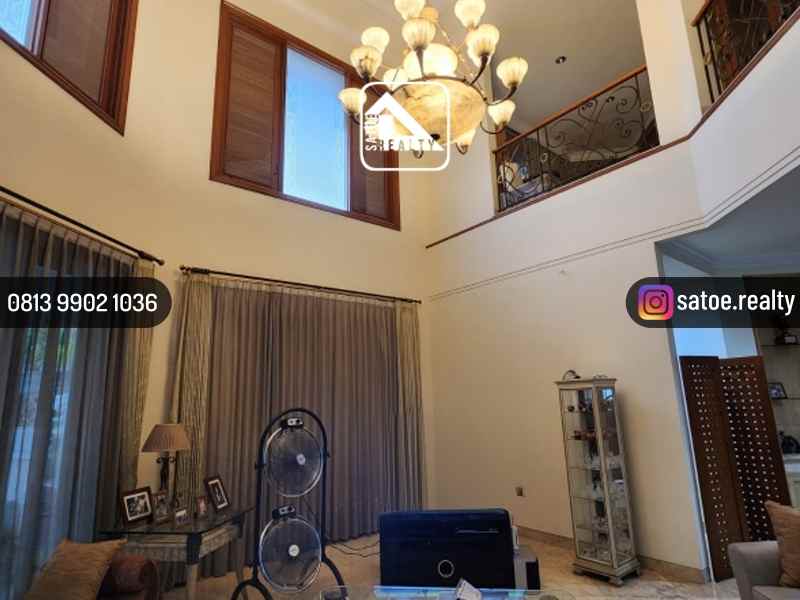 dijual rumah sekolah kenca pondok indah