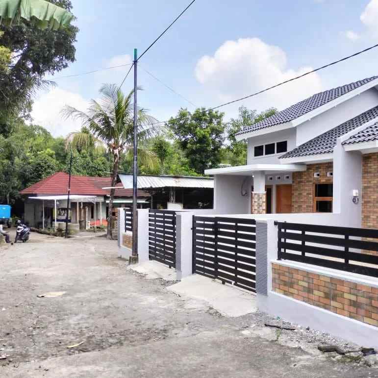 dijual rumah selomartani dekat balai desa