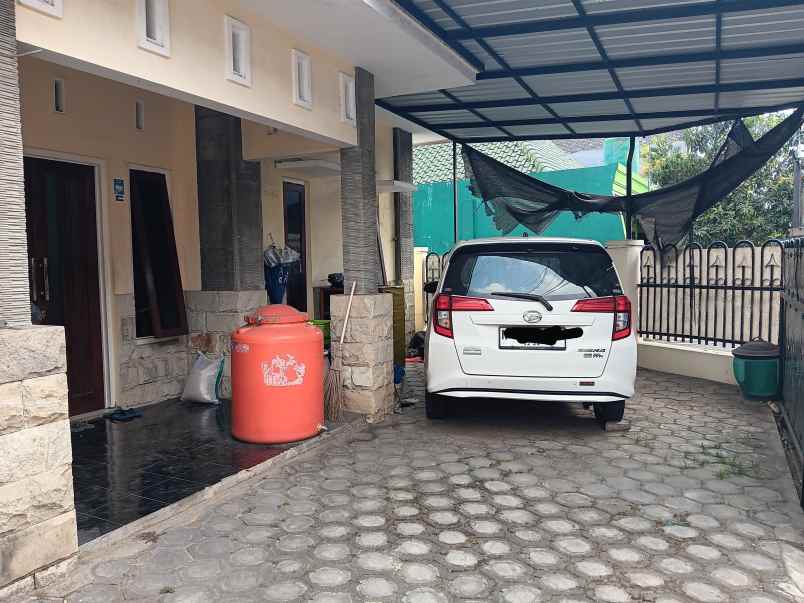 dijual rumah selorejo