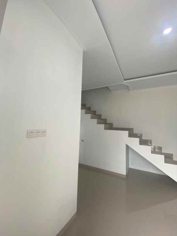 dijual rumah semanan kalideres jakarta