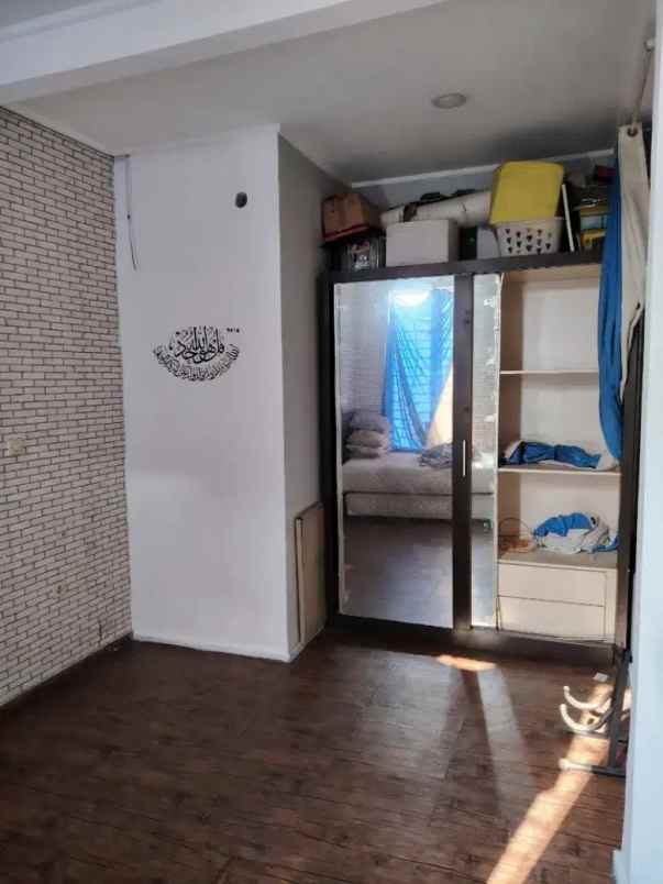 dijual rumah serua ciputat