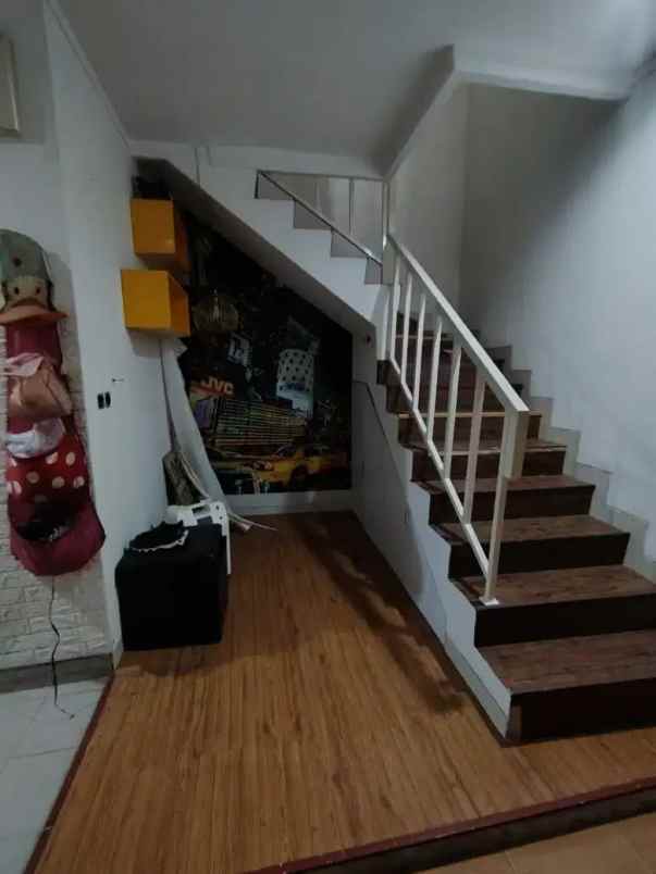 dijual rumah serua ciputat