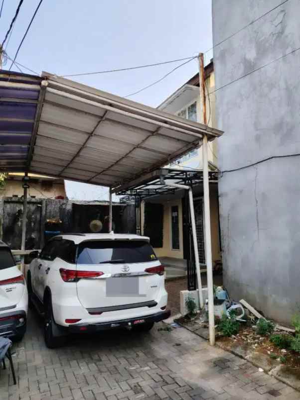 dijual rumah serua ciputat